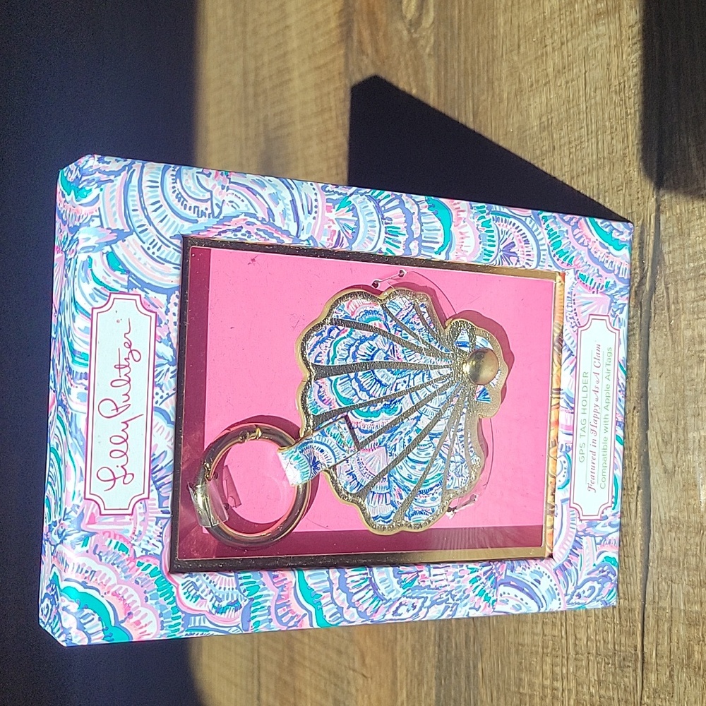 NWT Lilly Pulitzer Shell GPS Tag Holder